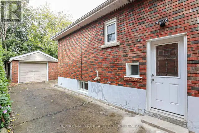 261 VINE STREET St. Catharines (Fairview), Ontario62864372602499122