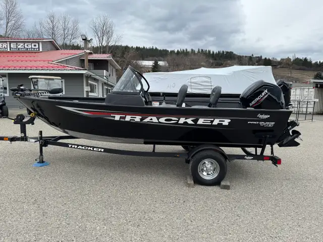 2026 TRACKER ProGuide V-16 Walk Thru fishing boat in Powerboats & Motorboats in Vernon - Image 10