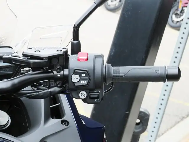 2025 Honda NT1100 DCT in Sport Touring in Cambridge - Image 15