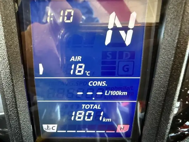 2017 HONDA African Twin ABS in Street, Cruisers & Choppers in St. Albert - Image 8