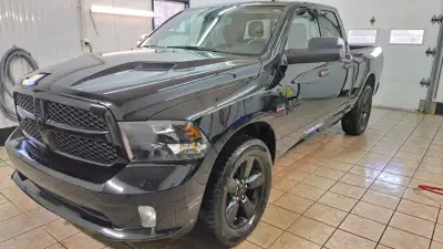 RAM 1500 CLASSIC QUAD CAB V8 5.7 LITRES GROUPE ÉLECTRIQUE ATTACHE REMORQUE BRAKE CONTROL BANC CHAUFF...