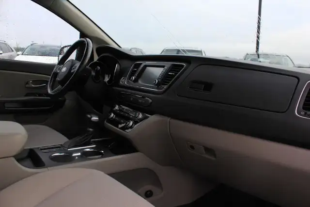 2019 KIA Sedona LX+ FWD for sale in Cars & Trucks in Comox / Courtenay / Cumberland - Image 18