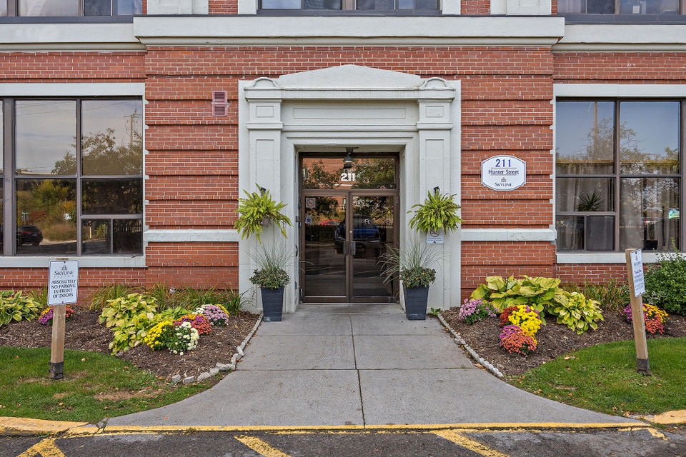 Time Square Apartments - Studio B Apartment for Rent - Peterboro 2
