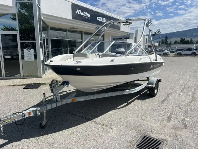 2012 Bayliner 185 in Powerboats & Motorboats in Saskatoon - Image 3