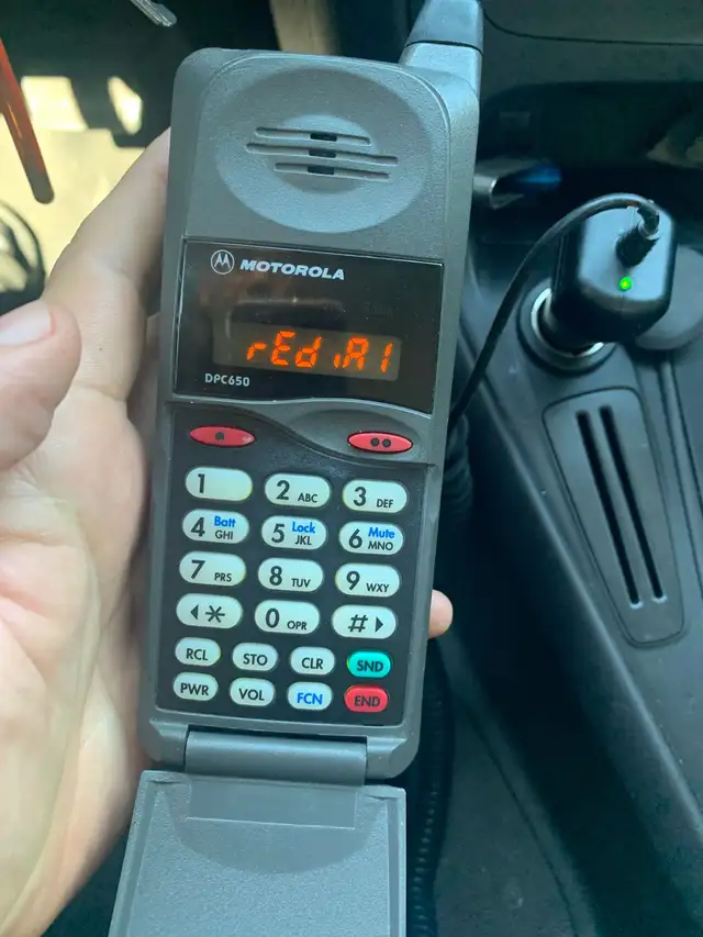 MOTOROLA MICROTAC DPC 650E - BRICK CELL PHONE MOBILE TELEPHONEM in Cell Phones in City of Toronto - Image 7