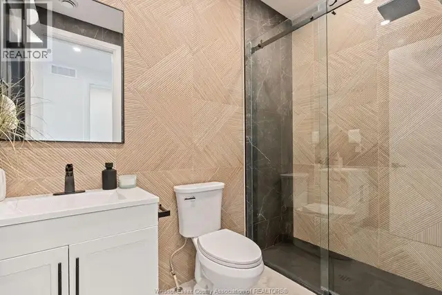 8720 RIVERSIDE DRIVE East Windsor, Ontario in Houses for Sale in Windsor Region - Image 33