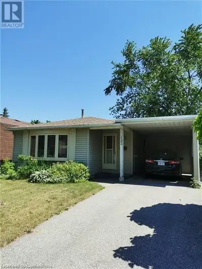 132 CHRISTOPHER Drive Waterloo, Ontario