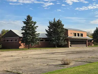 R17//Emerson/Let your imagination run wild! Over 10,000+ sqft of Warehouse & Office space. This is a...