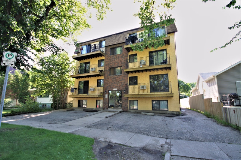 1 BEDROOM SUITE LOCATED NEAR 33RD AND SASK POLYTECH! Long Term