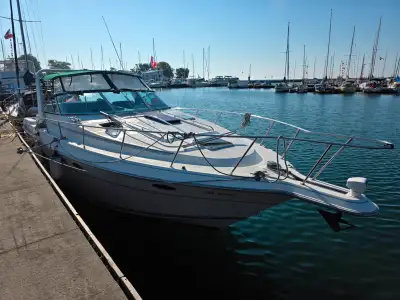Ready to hit the water in comfort and power? This fully loaded 1990 Doral 350 offers a classic blend...