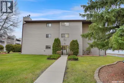 Located in the prime area of Sunningdale, this 1 Bedroom apartment style condo offers convenience an...