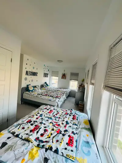 3 bed 2.5 Bath - 2100 sq ft Townhome in desirable area Oakville
