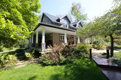 Looking for Unique & Beautiful Country Living? Here youre located on the outskirts of Owen Sound, on...