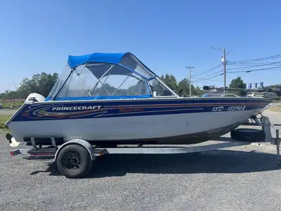 Mécanique de 2017 avec peu d'heures.Beaucoup d'accessoires fourni avec le bateau.Entretien mécanique...