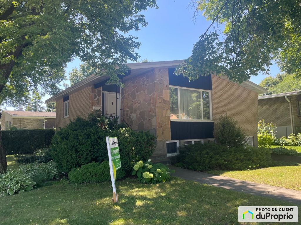 $975,000 - Bungalow for sale in Ahuntsic / Cartierville — photo 1