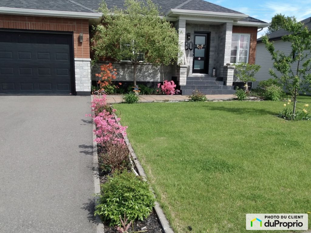 $650,000 - Bungalow in Trois-Rivières (St-Louis-De-France) — photo 1