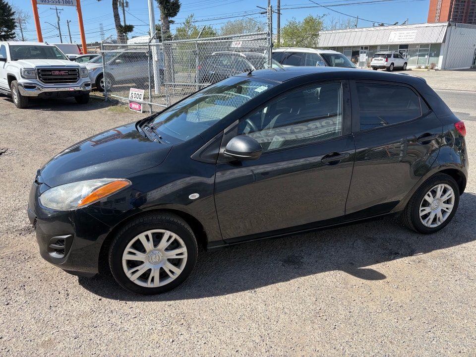 Mazda Mazda2 2014 photo 3