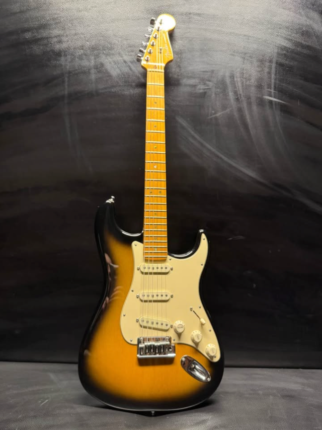 Fender Stratocaster Deluxe USA 2005 in Guitars in Mississauga / Peel Region - Image 3