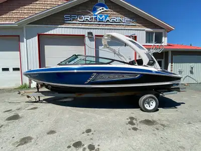 Mirabel : 450-565-1111 Granby : 450-777- 1101 Longeur / Length : 21' Largeur / Beam : 102'' Moteur /...