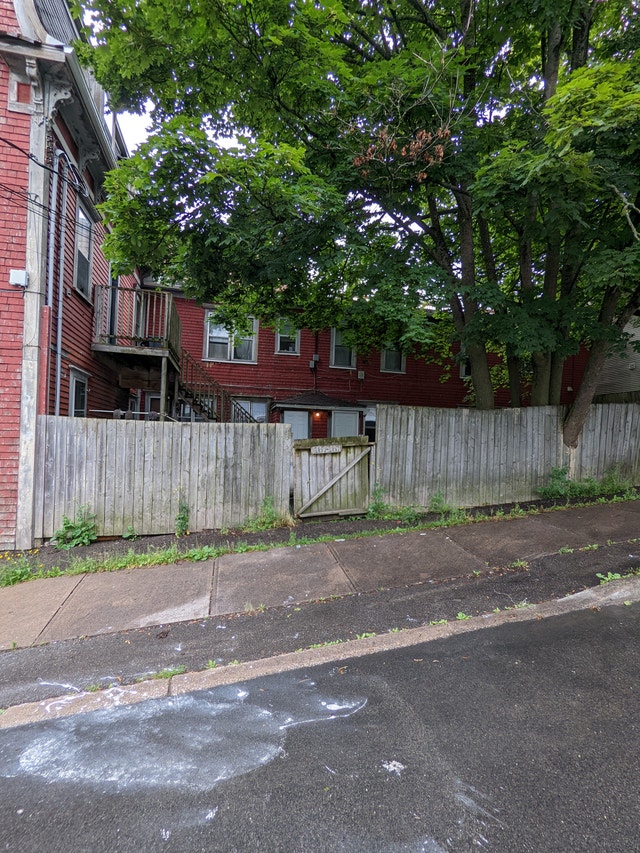 167 Wentworth St 1BR+Den Uptown, Heated, Ground Floor, Yard Long