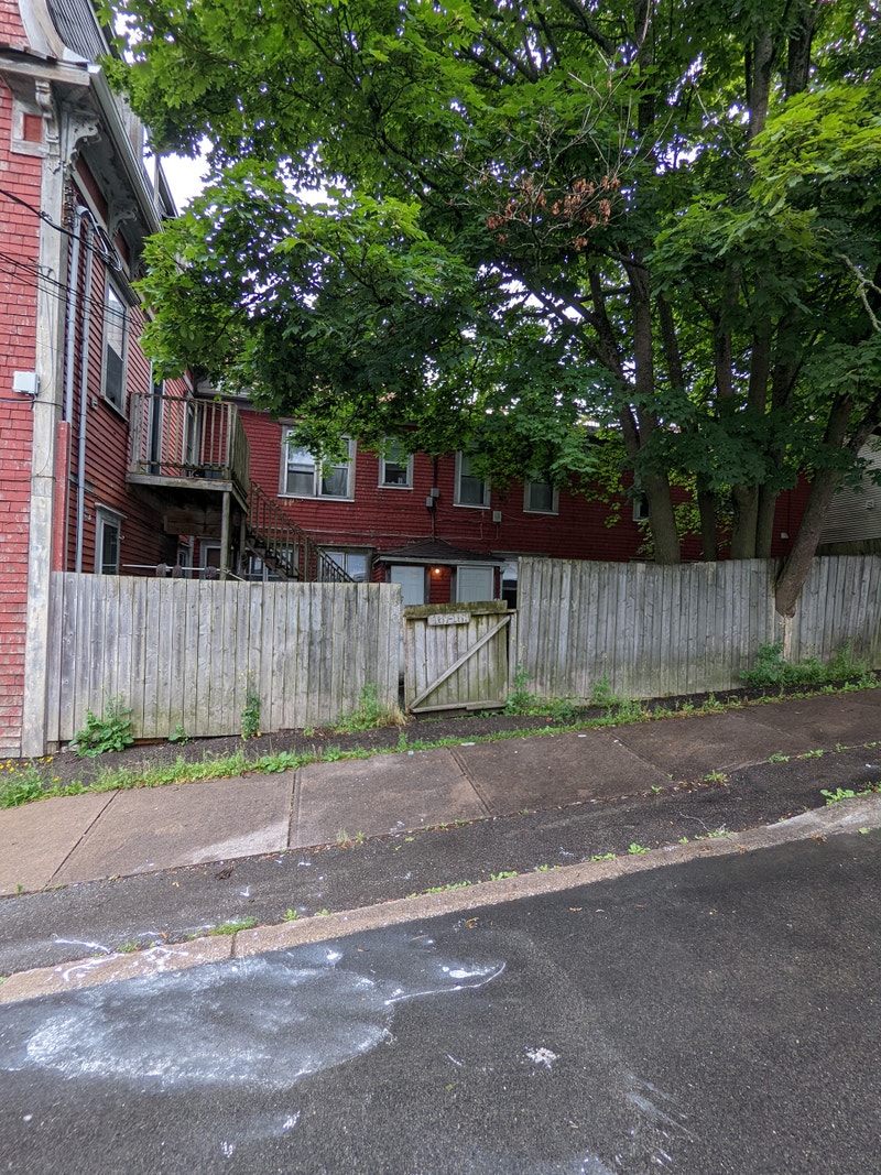 167 Wentworth St 1BR+Den Uptown, Heated, Ground Floor, Yard Long