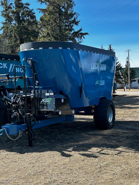 NEW 2690 LUCKNOW VERTICAL FEED MIXER in Farming Equipment in Lloydminster