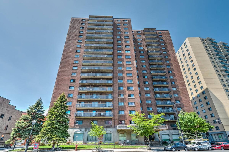 The Tadoussac Apartments - 2 Bdrm available at 65 East Sherbrook dans Locations longue durée  à Ville de Montréal