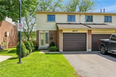 UPDATED AND FULLY FINISHED STYLISH TOWNHOME - 3 BED, 3 BATH