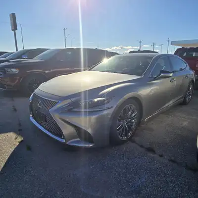 Experience refined luxury and advanced engineering with the 2018 Lexus LS 500 AWD, now available at...