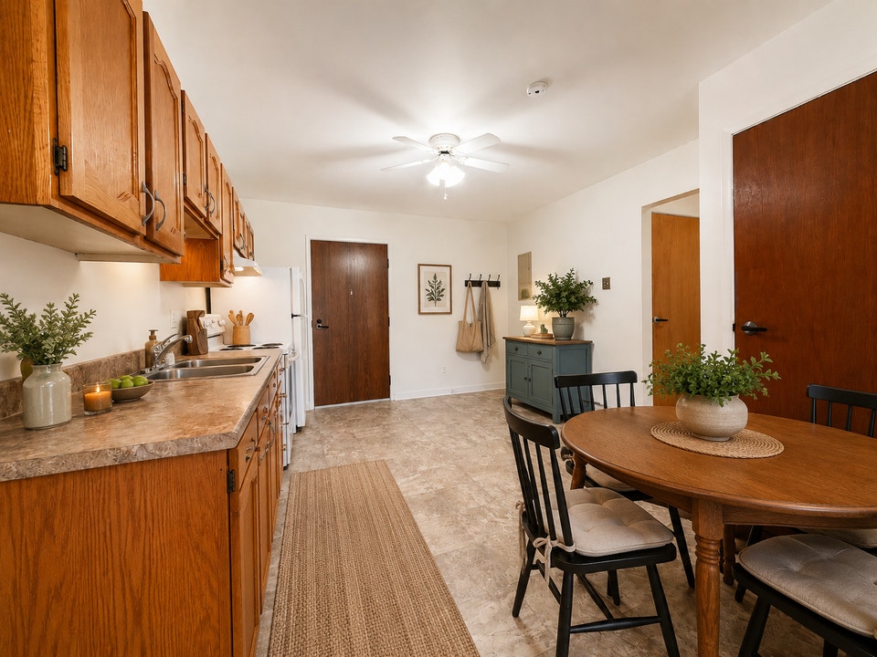 ONE AND TWO BEDROOMS AVAILABLE 9 GORDON AFFORDABLE! 2