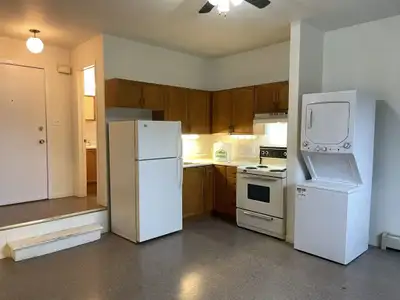 Availability: May 1, 2026 2 bed, 1 bath main floor unit Great location in the hub at the corner of Q...