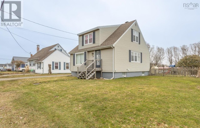 171 Pleasant Street Yarmouth, Nova Scotia in Houses for Sale in Yarmouth - Image 2