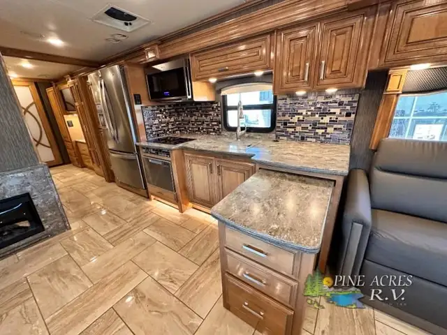 2019 Thor Motor Coach Tuscany 45MX only 020,049 Miles in RVs & Motorhomes in Moncton - Image 18