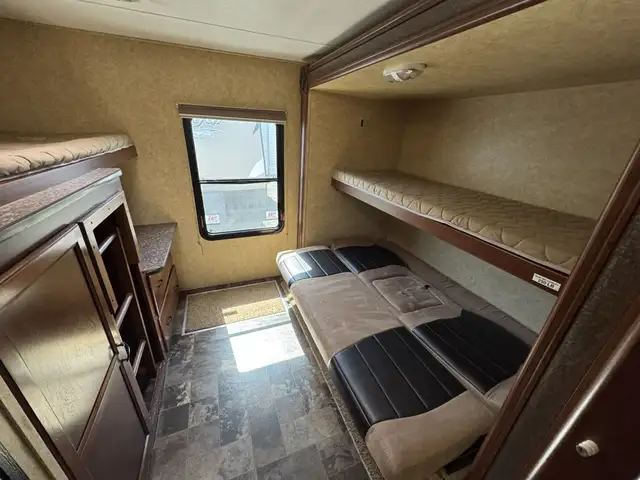 2013 ,Forest River,Lacrosse 318BHS in Travel Trailers & Campers in Kamloops - Image 17