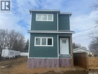 NEW CONSTRUCTION IN THE AVENUES! Just steps from Saskpoly on a quiet street close to local amenities...