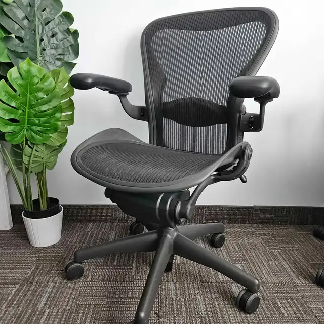 Herman Miller Aeron size b ergonomic office chair FREE DELIVERY in Chairs & Recliners in City of Toronto - Image 5