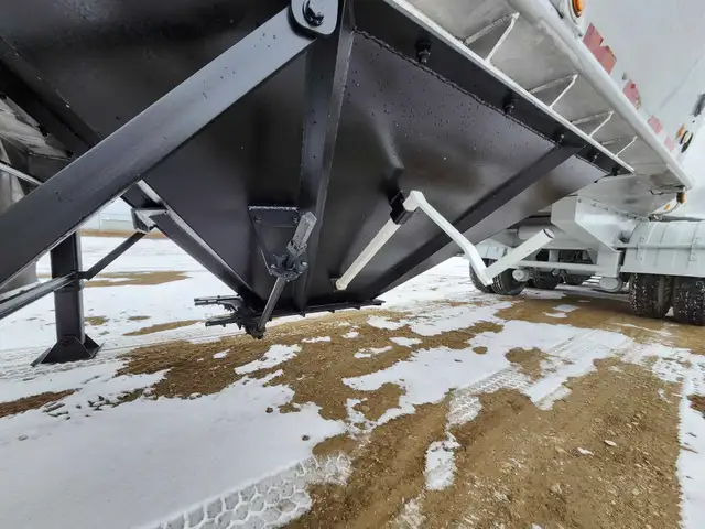 2002 Beall Super B-Train Hopper/Grain/Tri-Tri axles in Heavy Equipment in Barrie - Image 16