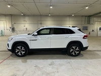 // ACCIDENT FREE!! // // SINGLE OWNER! // This 2025 Volkswagen Atlas Cross Sport Comfortline 4MOTION... (image 9)