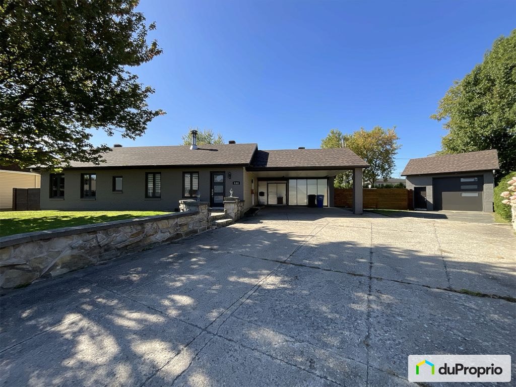 $715,000 - Bungalow for sale in L'Ancienne-Lorette — photo 1