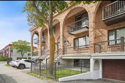 Un grand appartement à louer Environ 1000 pi cares,avec deux chambres fermées,un Sdb et cuisine et s...