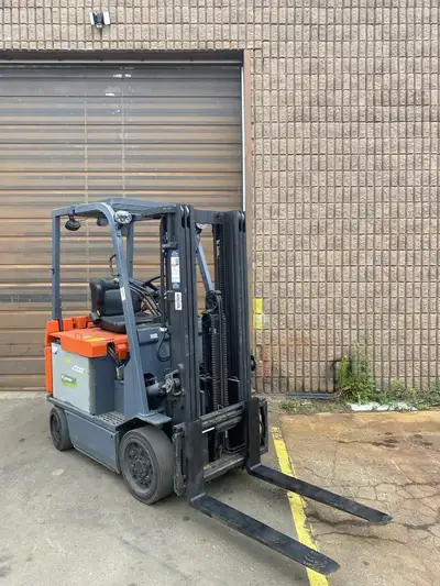 We have this 2007 Toyota 4,000 lb Electric Forklift in great working condition, ideal for warehouse...