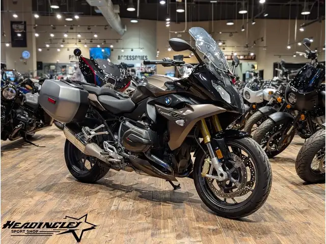 2018 BMW R 1200 RS // Frozen Bronze Metallic/Black Storm Metalli in Sport Bikes in Winnipeg - Image 2
