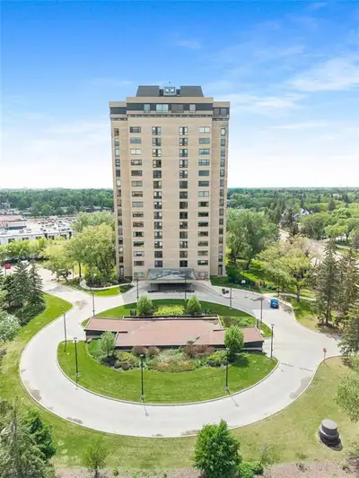 1E//Winnipeg/Showings begin now with offers as received. Park and city skyline views.Enjoy carefree...