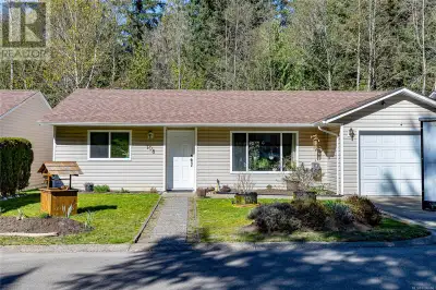 Private rancher patio home just minutes to downtown Qualicum Beach, 10 min drive to Parksville and a...