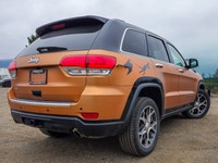 Introducing the stunning 2019 Jeep Grand Cherokee Limited 4x4, a vibrant orange SUV that promises an... (image 1)
