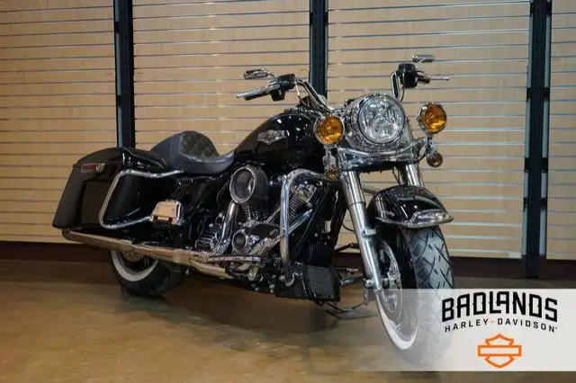 2018 Harley-Davidson FLHR - Road King in Sport Touring in Medicine Hat - Image 2