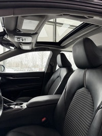 AUCUN DOSSIER DE DOMMAGE Ce Camry est équipé de : Bluetooth, Cruise, PRISE USB, sièges chauffants, A... (image 9)