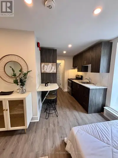 Newly renovated BACHELOR unit located close to downtown, Wortley Village in Old South London. Modern...