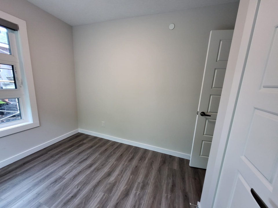 Modern 2 Storey 3 Bedroom 2.5 Bathroom Condo Suite for Rent at L 5