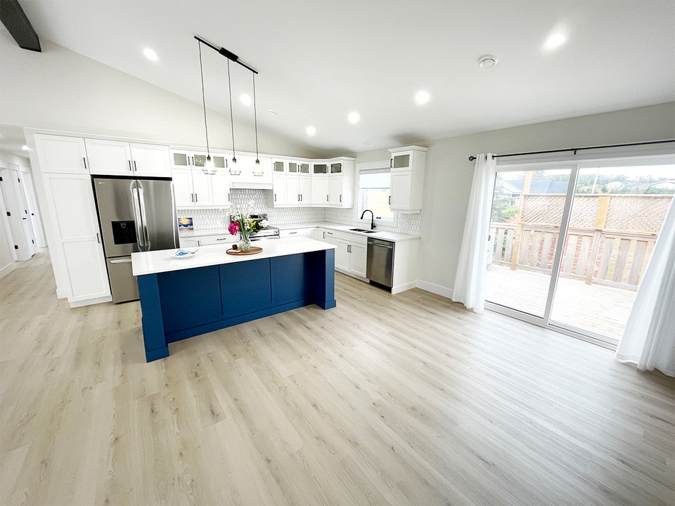 CHARLOTTETOWN 3BR UPPER LEVEL OF CONTEMPORARY HOUSE - INCL HEAT! 5